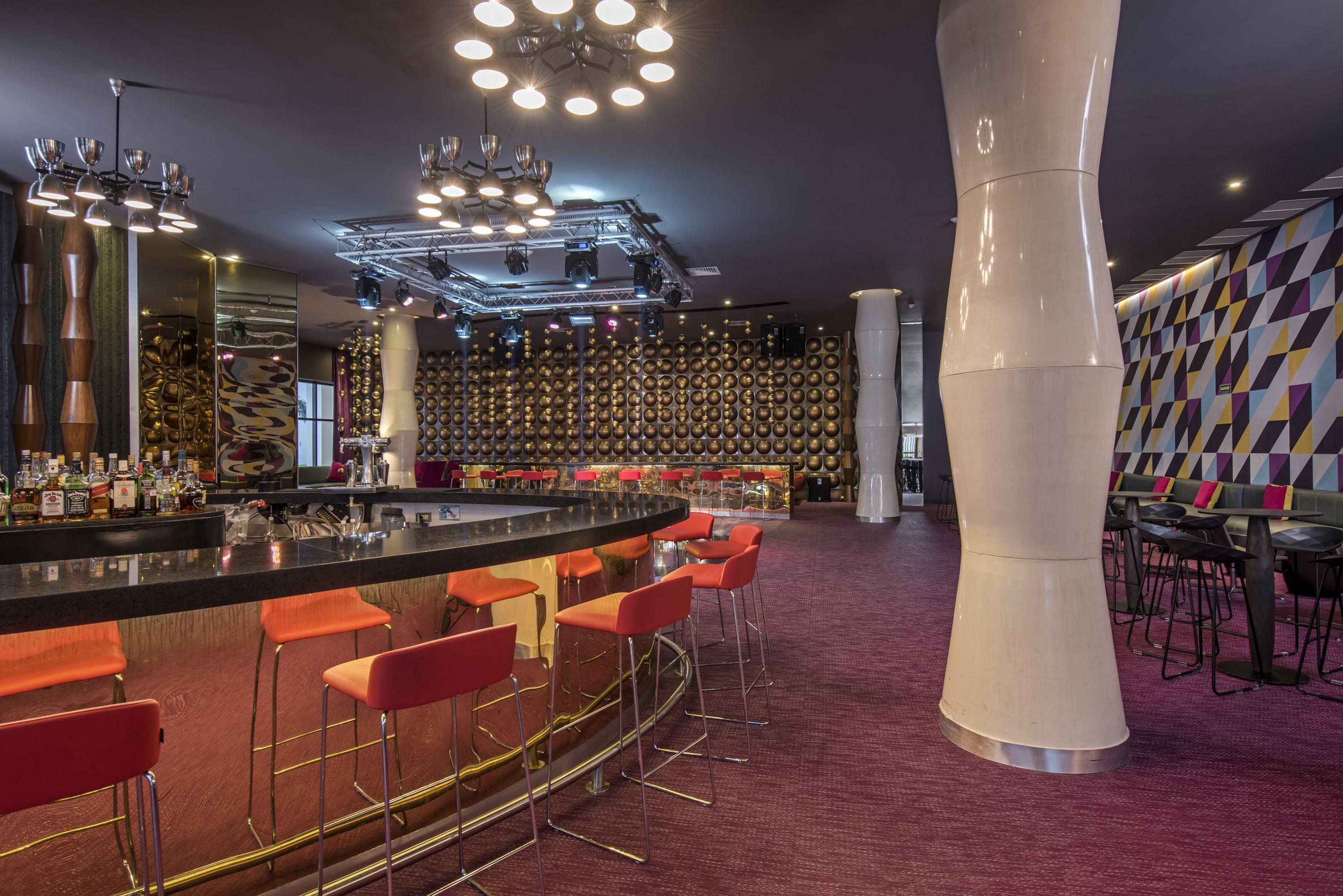 Platinum Yucatan Princess Adults Only 普拉亚卡门 外观 照片 The bar at the 101 bar
