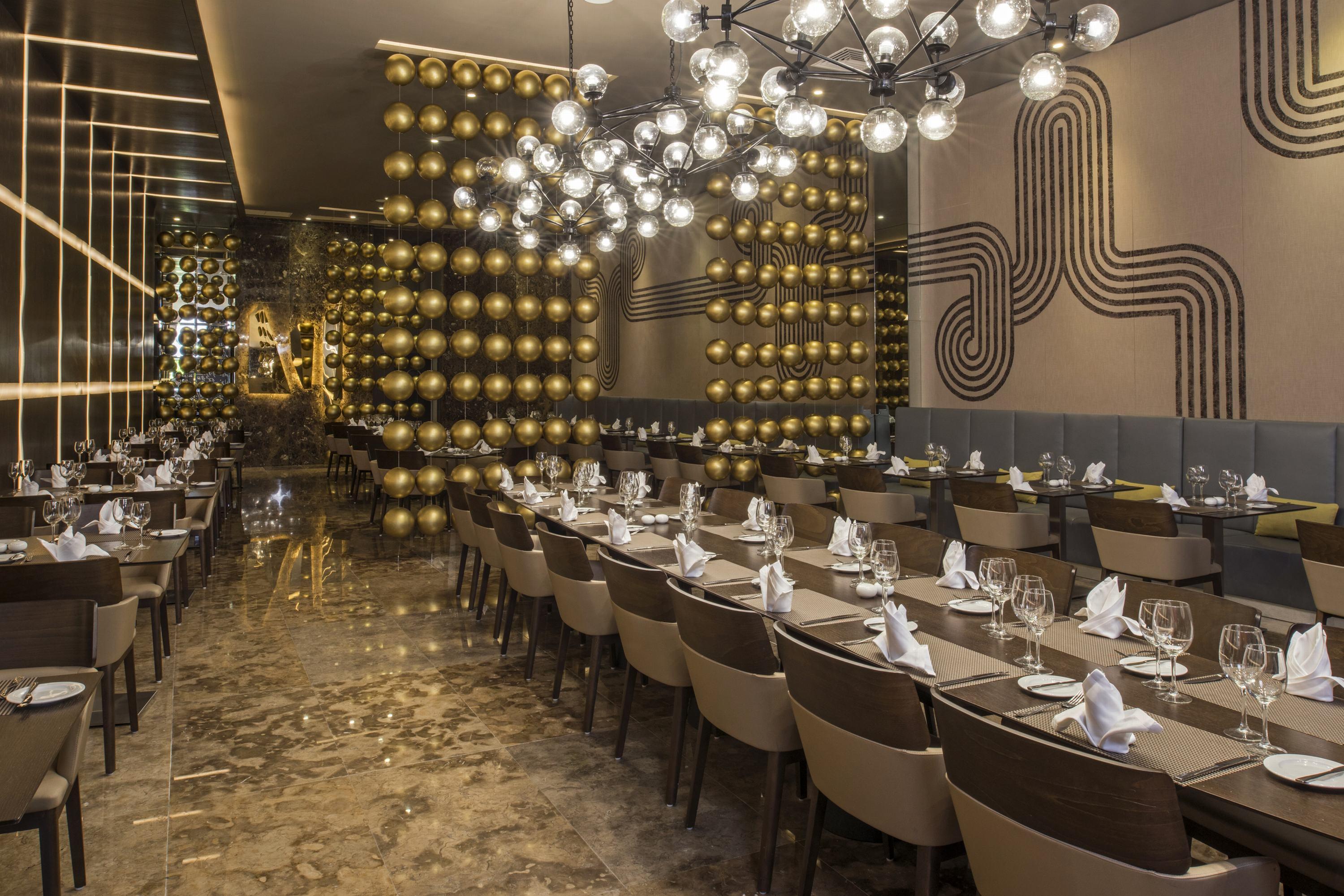 Platinum Yucatan Princess Adults Only 普拉亚卡门 外观 照片 Interior of the restaurant