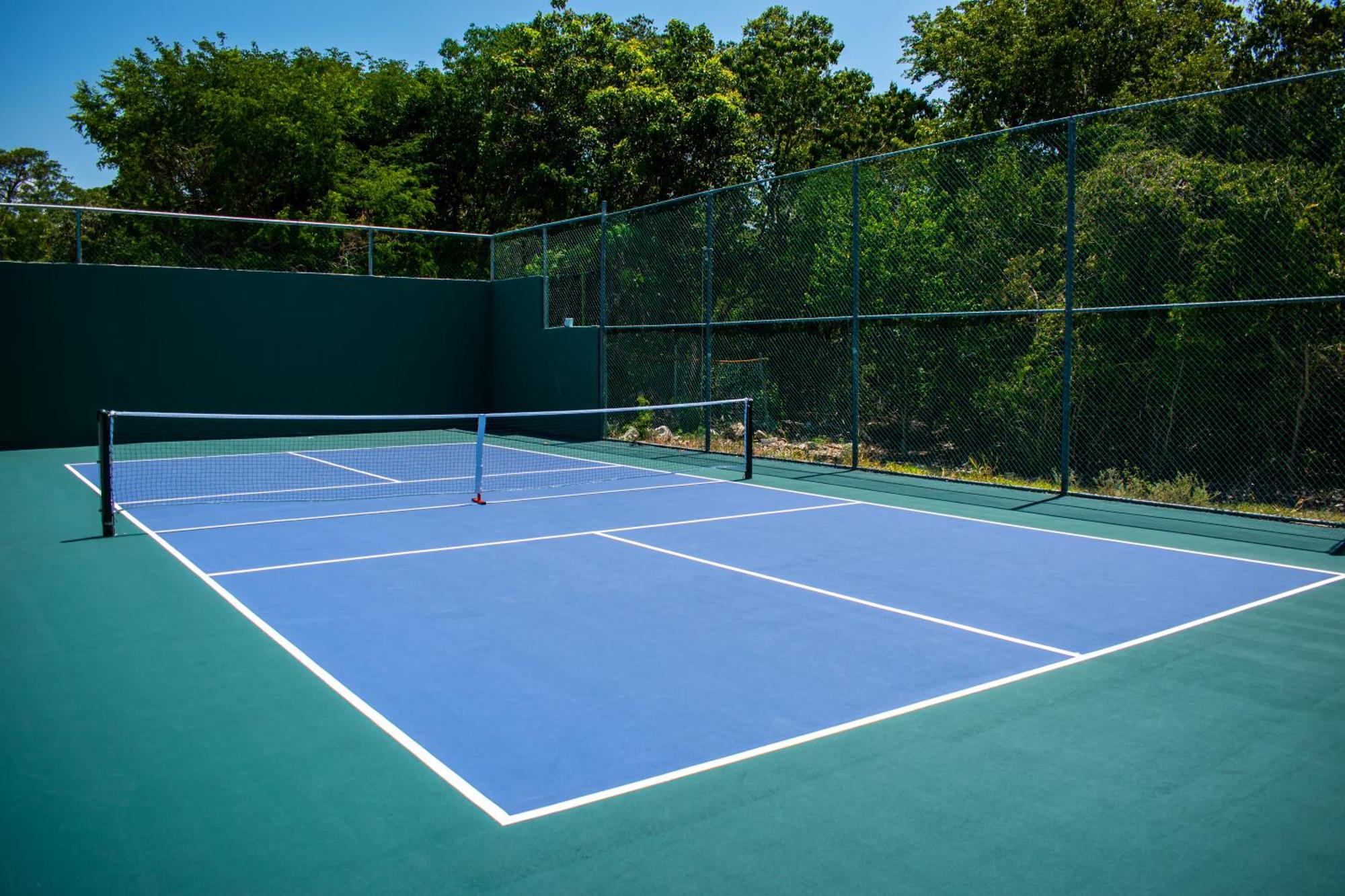 Platinum Yucatan Princess Adults Only 普拉亚卡门 外观 照片 A tennis court