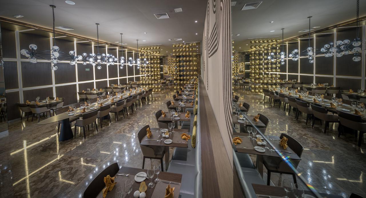 Platinum Yucatan Princess Adults Only 普拉亚卡门 外观 照片 The restaurant